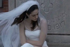 Martesa me veten? Trendi që po ndiqet nga gratë që nuk arrijnë të gjejnë një partner të duhur