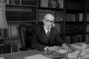 Akademik e autor i mbi 30 librave – Kush ishte Rexhep Qosja?