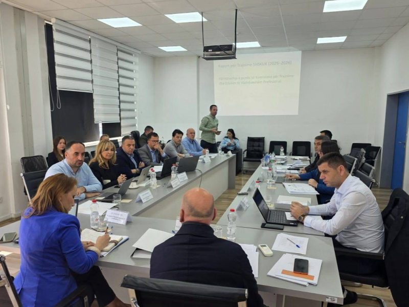 Bordi Drejtues i Shërbimit Spitalor Klinik mban mbledhjen në lidhje me koordinimin dhe vendimmarrjen për përmirësimin e shërbimeve shëndetësore