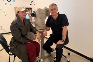 Dafina Zeqiri vizitoi Klinikën Gjermane të Syrit në Prishtinë për një kontroll profesional të syve