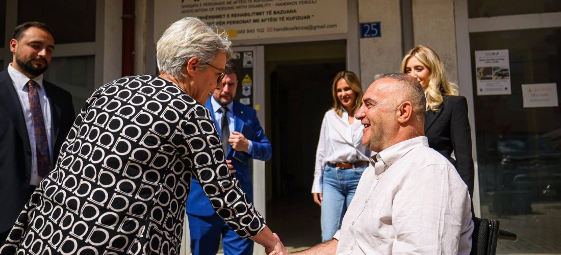 Ministrja Gërvalla: Mbështetja për personat me aftësi të kufizuara është përgjegjësi shtetërore dhe njerëzore