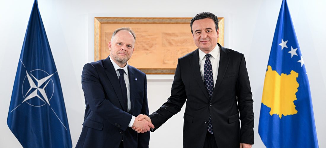 Kryeministri në detyrë Kurti priti në takim Zëvendës Ndihmës Sekretarin e Përgjithshëm për Partneritete në NATO, ambasadorin Hamilton
