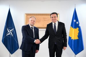 Kryeministri në detyrë Kurti priti në takim Zëvendës Ndihmës Sekretarin e Përgjithshëm për Partneritete në NATO, ambasadorin Hamilton