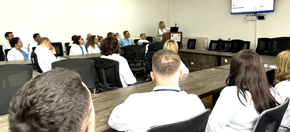 Në Spitalin e Përgjithshëm në Pejë mbahet ligjëratë me temën “Siguria dhe Kualiteti në Laborator”