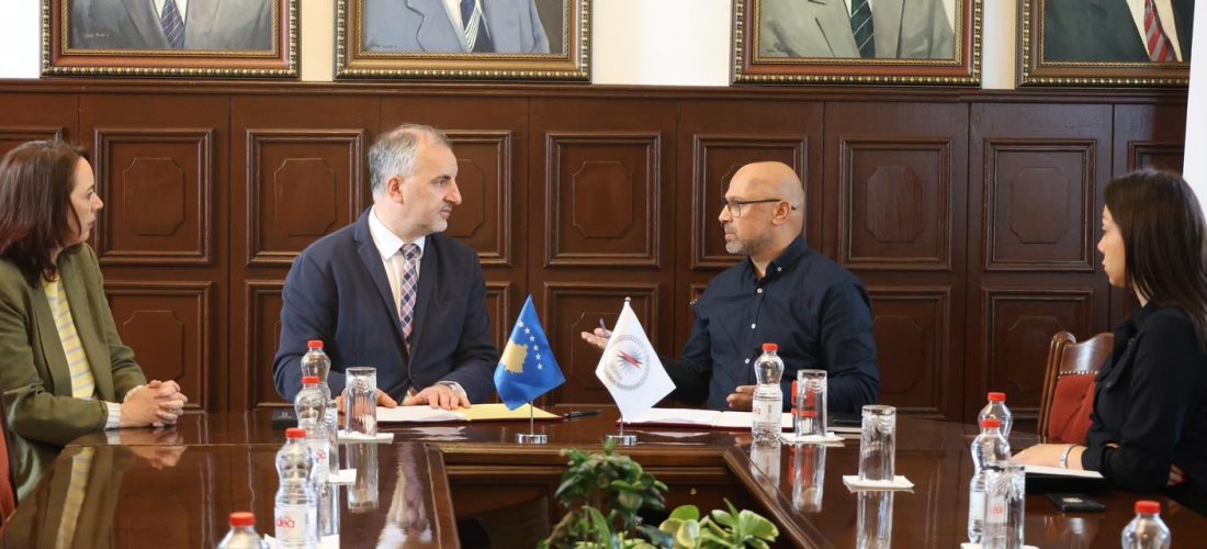 Përtërihet marrëveshja e UP-së me organizatën VORAE për mbështetje të vazhdueshme të studentëve romë, ashkalinj dhe egjiptianë