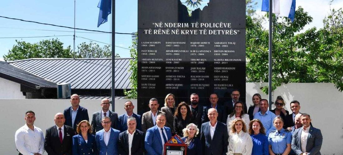 Policia e Kosovës organizon takim lamtumirës për zyrtaren amerikane Kimberly Riffe