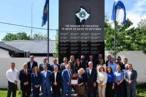 Policia e Kosovës organizon takim lamtumirës për zyrtaren amerikane Kimberly Riffe