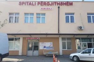 Spitali i Ferizajt del me sqarim për vdekjen e foshnjës që lindi në tualetin e emergjencës në Ferizaj
