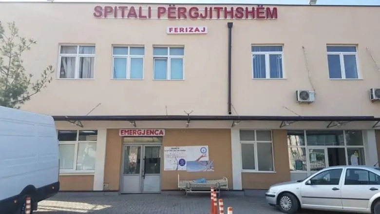 Spitali i Ferizajt del me sqarim për vdekjen e foshnjës që lindi në tualetin e emergjencës në Ferizaj