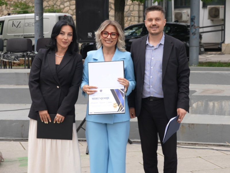 Ndahen mirënjohje për ‘Familja Jonë’ dhe mediat për raportimin mbi familjen dhe fëmijët