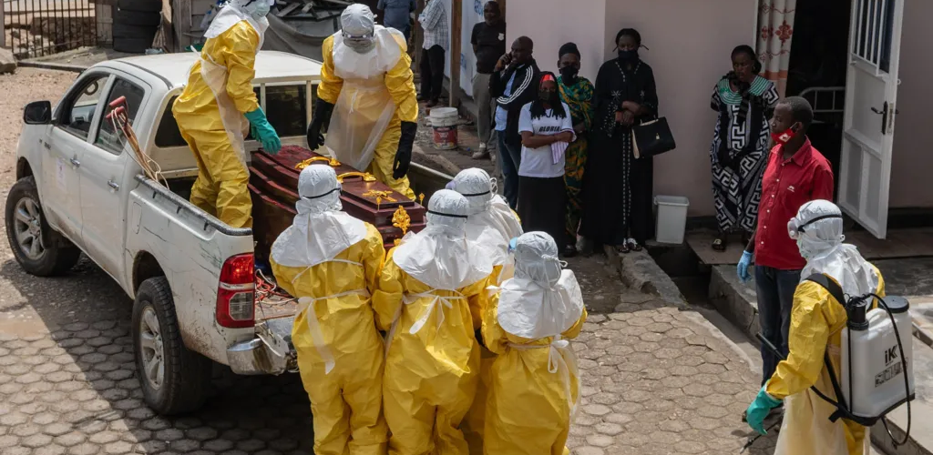 Shpërthimi i Ebolës paraqet sfida të mëdha, paralajmëron infermierja