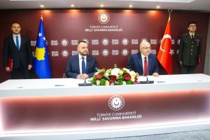 Kosova dhe Turqia nënshkruajnë marrëveshje për bashkëpunim ushtarak, 200 milionë lira turke për fuqizimin e FSK-së