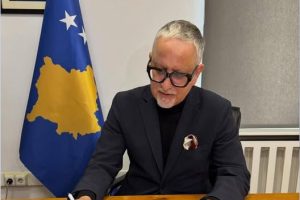 Shërbime të reja në kujdesin parësor për fëmijët, firmoset vendimi