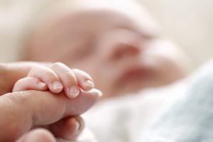 Studim: Endometrioza lidhet me rritje të lehtë të rrezikut për anomali tek foshnjat