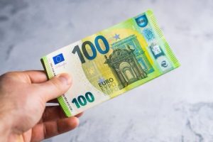 100 euro- Kur do të dalin paratë në llogaritë e qytetarëve?