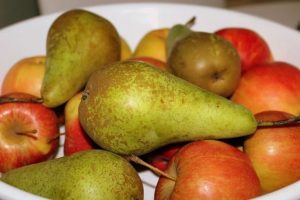 Molla apo dardhë: Cili frut përmban më shumë fibra për tretje më të mirë?