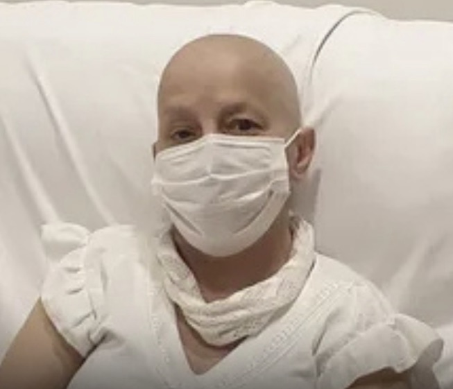 Apel për ndihmë për ish-infermieren nga Peja që po lufton me kancerin