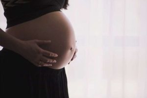 Shkencëtarët zhvillojnë pajisje ultrazëri, që monitoron foshnjën në bark në kohë reale