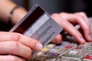 Qytetarët të zhytur në kredi: Vlera e huave bankare arrin miliarda euro