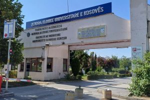 Specializantët dhe specialistët e Biokimisë Klinike protestojnë kundër Udhëzimit Administrativ 02/2026