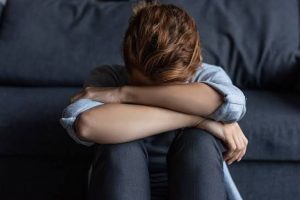 Lodhja emocionale: Shenjat që nuk duhen injoruar