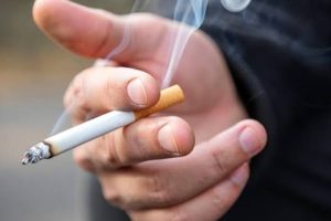 Pse nuk duhet pirë duhani, sidomos në ambiente të mbyllura?