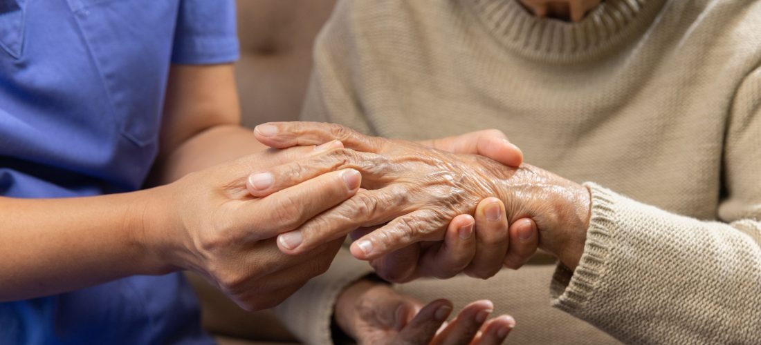 Dhimbja e nyjeve që mund të sinjalizojë artritin reumatik
