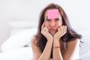 Ndryshimet hormonale gjatë menopauzës dhe ndikimi në trurin e gruas