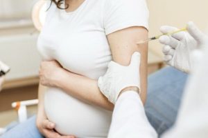 Vaksinimi i grave shtatzëna kundër RSV-së ul ndjeshëm shtrimet në spital te fëmijët