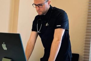 Dr. Haki Jashari apelon për kujdes: Trotinetët elektrikë po rrezikojnë jetën e fëmijëve