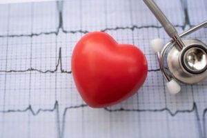 Zemra ju rreh mbi 100 herë në minutë? Mjekët paralajmërojnë për rrezikun e fshehur të takikardisë