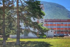 Mbi 490 vizita dhe gjashtë lindje në Spitalin e Pejës gjatë 24 orëve