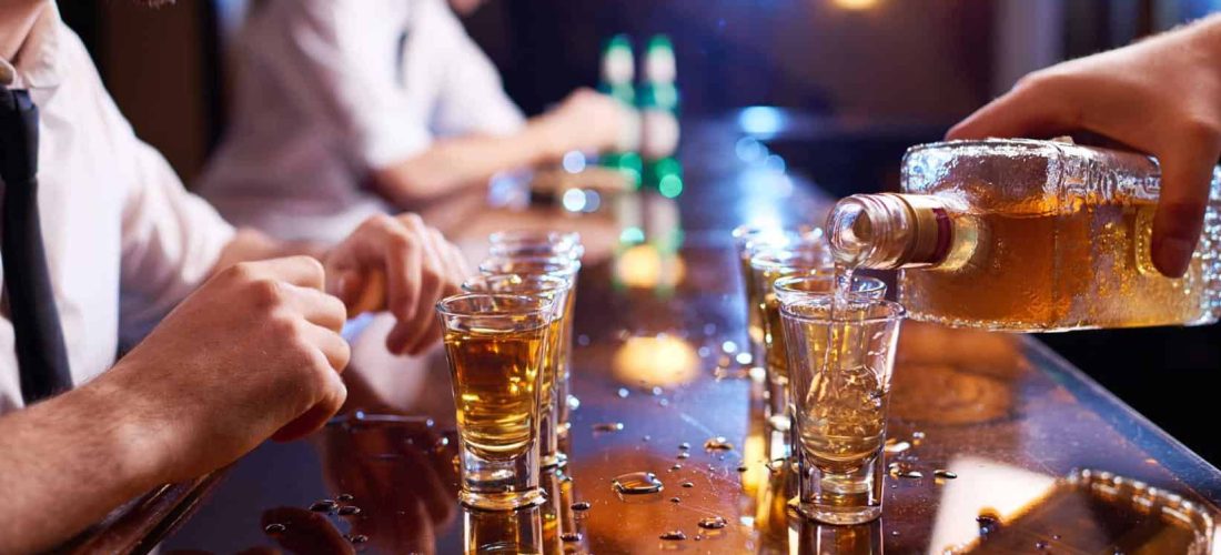 Edhe më pak se një gotë alkool në ditë mund të rrisë rrezikun për disa lloje kanceri, zbulon studimi