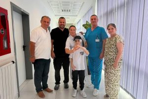 Pas aksidentit të rëndë me trotinet, fëmija del nga Mjekimi Intensiv – familja falënderon stafin mjekësor