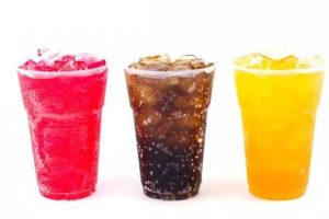 Pijet e gazuara: Çfarë ndodh me trupin kur i konsumojmë shpesh?