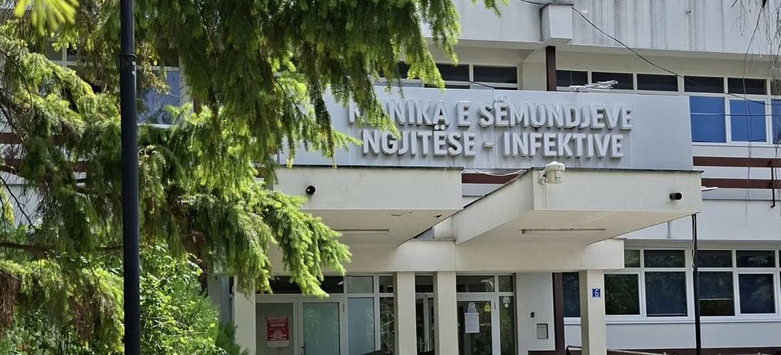 Rreth 70 pacientë në QKUK me simptoma të helmimit nga ushqimi, 22 të hospitalizuar