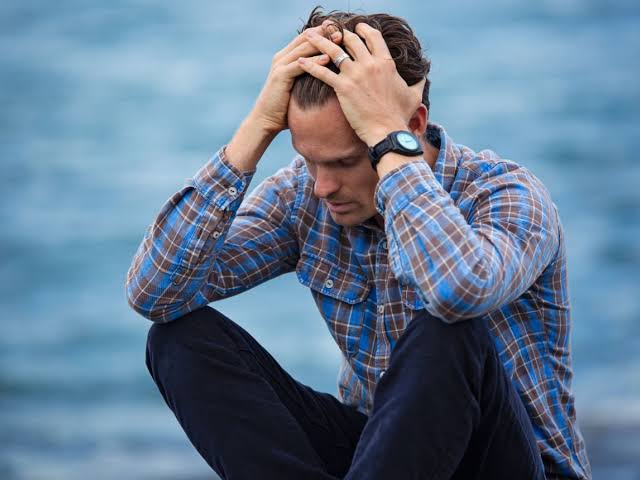 Pse disa njerëz mendojnë tepër (overthinking)?