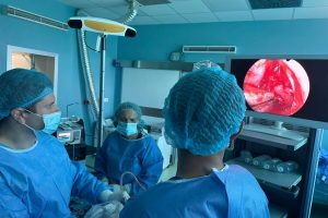 Në Klinikën e Neurokirurgjisë në QKUK realizohen me sukses operime neurokirurgjikale me teknikën e neuroendoskopisë