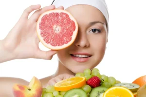7 fruta që mund të ndihmojnë shëndetin e lëkurës