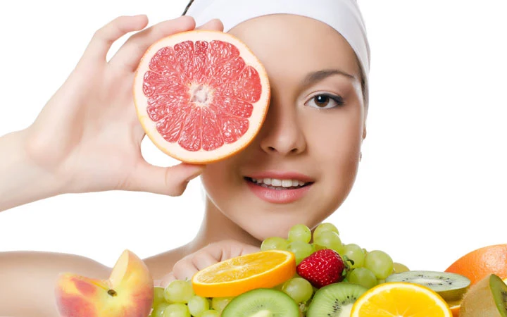 7 fruta që mund të ndihmojnë shëndetin e lëkurës
