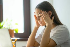 Pse na vjen ndjesia sikur po rrëzohemi kur sapo kemi rënë në gjumë?