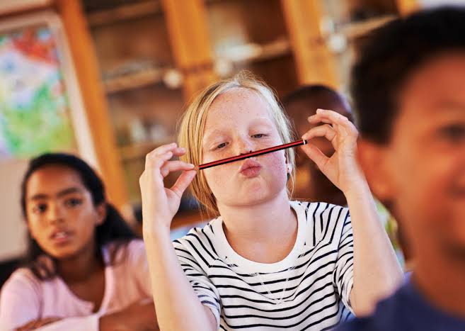 “Fëmija juaj s’ka ADHD vetëm pse është plot energji”