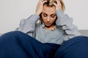 Pse disa njerëz ju lodhin emocionalisht?