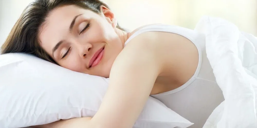Si ndikon gjumi në shëndetin dhe pamjen e lëkurës?