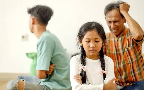 Heshtja brenda familjeve për problemet emocionale