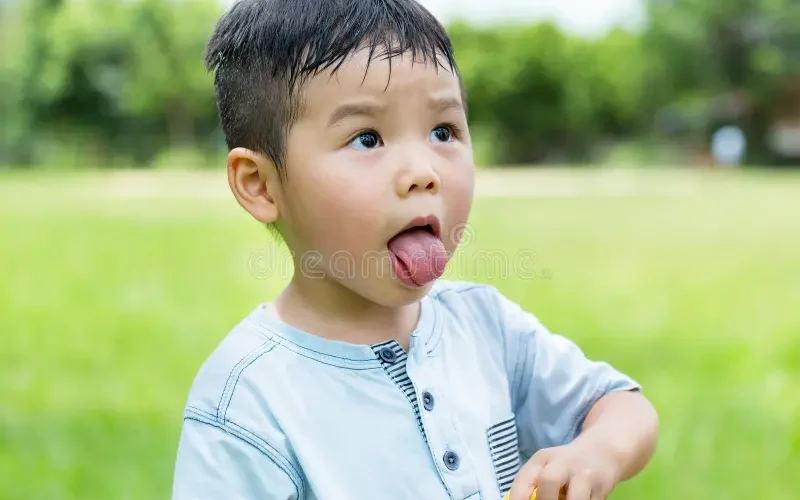 Etja e shtuar te fëmijët: Kur është normale dhe kur kërkon kontroll mjekësor?