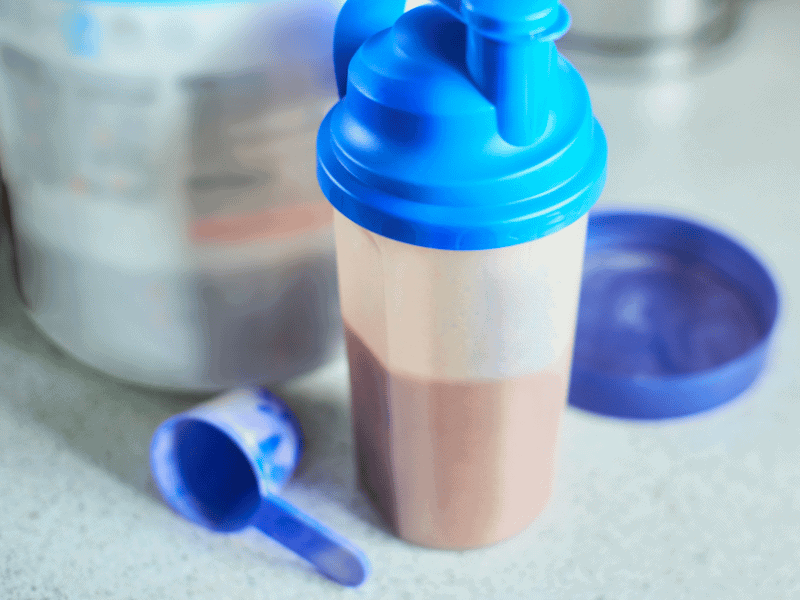 A është ide e mirë të konsumoni një shake proteinik për mëngjes?