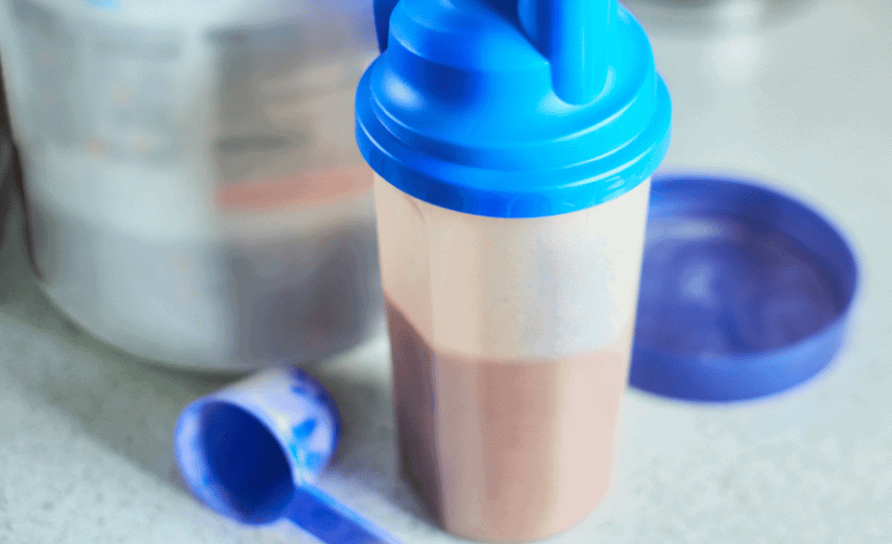 A është ide e mirë të konsumoni një shake proteinik për mëngjes?