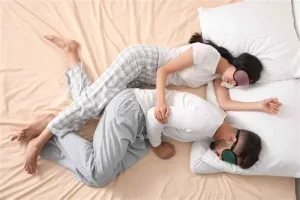 12 këshilla për një gjumë më të mirë dhe zakone të shëndetshme të gjumit