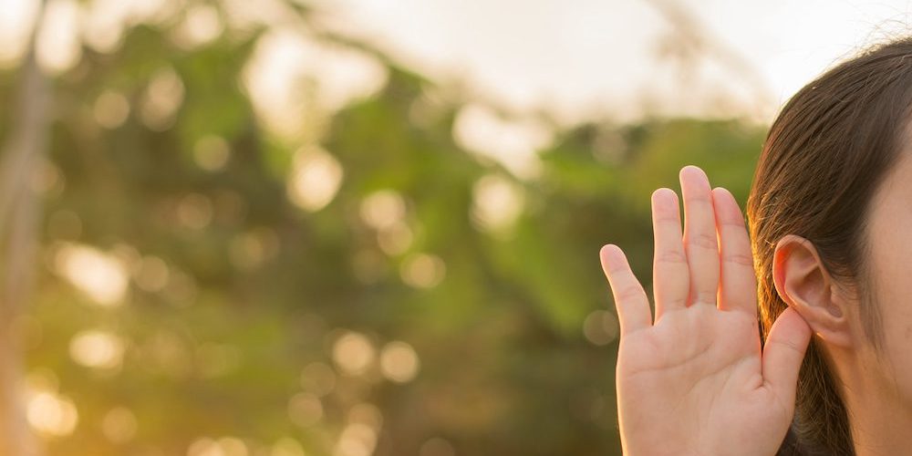 Shëndeti i dëgjimit: Cilat zakone mund ta dëmtojnë?